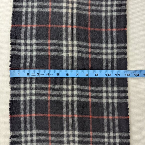 Burberrys Lambswool Scarf Black – Unisex Classic Check – Pre-Owned – Cozy Luxury - Picture 7 of 9